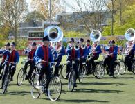 Bicycle Showband Crescendo beleefd een enerverende dag bij Take One